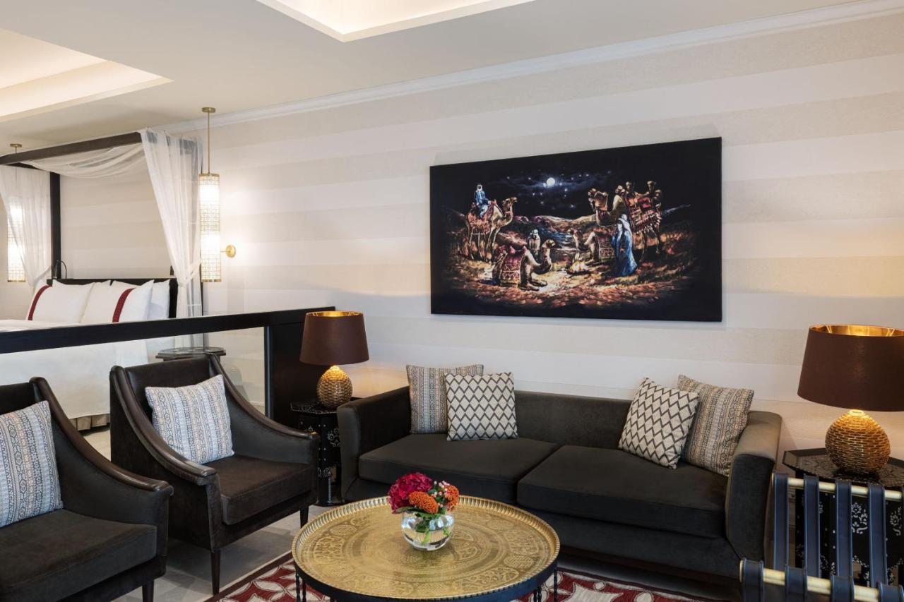 Al Manara, A Luxury Collection Hotel, Áqaba Exterior foto The 2018 World Series Champions mural at the Four Seasons Hotel