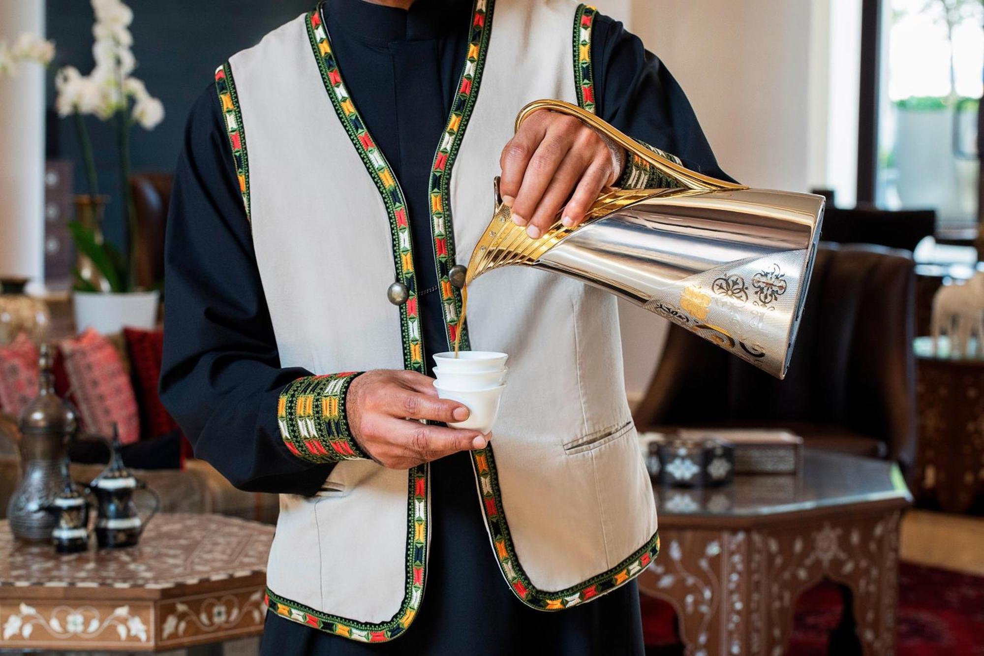 Al Manara, A Luxury Collection Hotel, Áqaba Exterior foto Coffee being served in a traditional manner